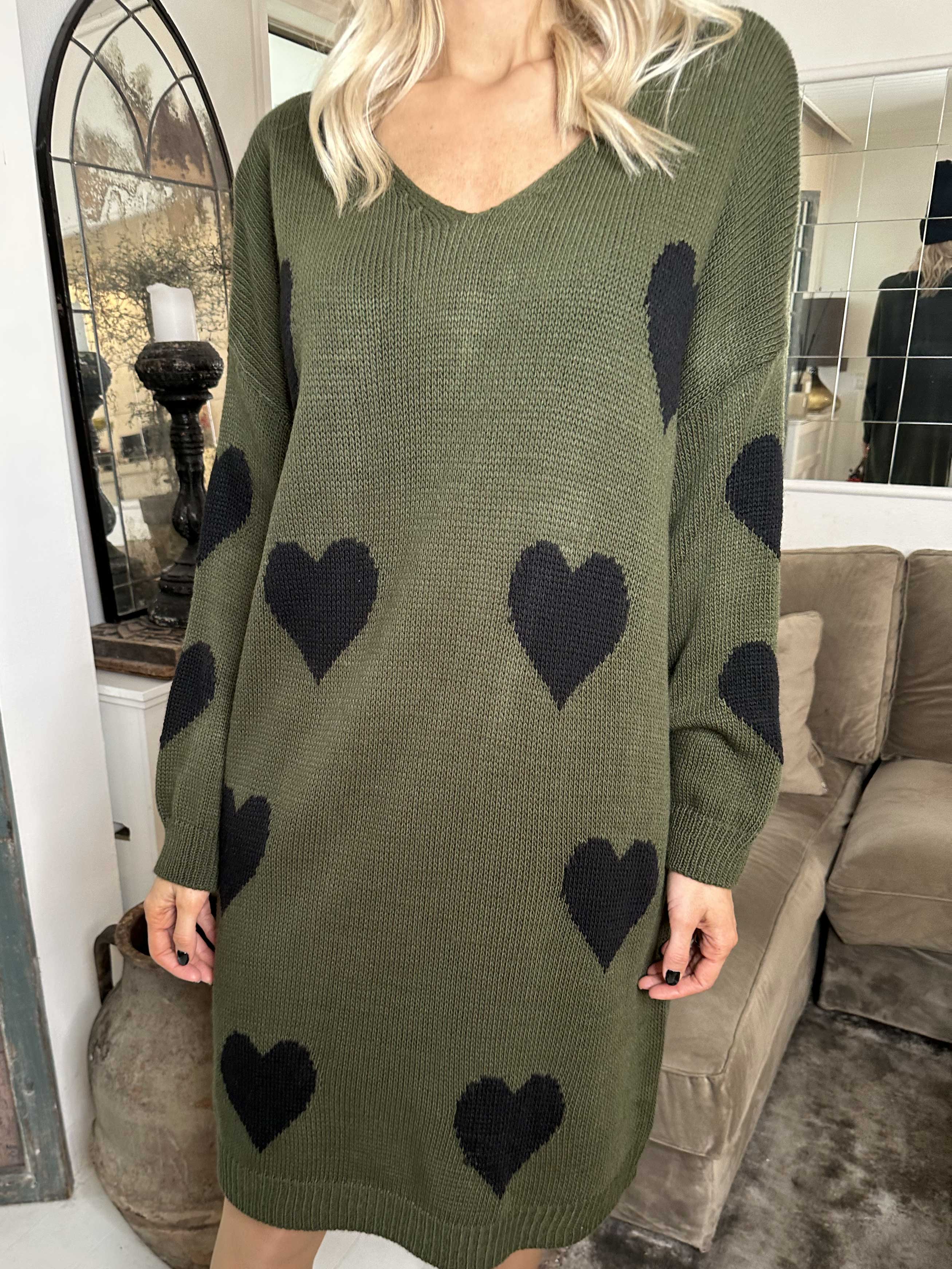 Lela - Stickad klänning med hjärtan